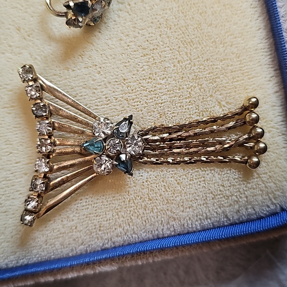 Vintage Phyllis Rhinestone Brooch & Rhinestone Screwback Earrings - Picture 5 of 6